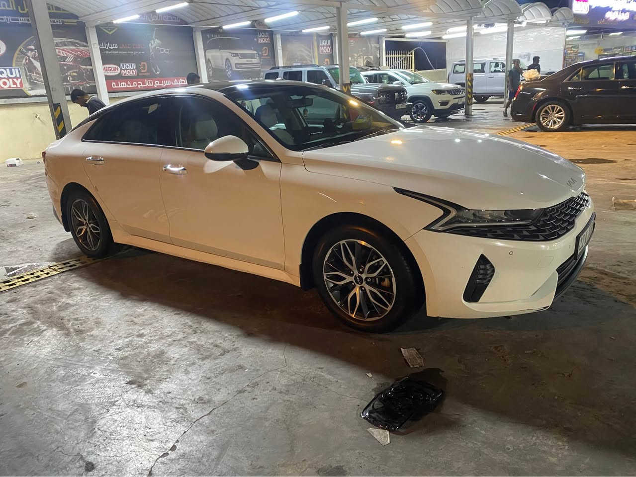 K5 موديل 23
خليجي محرك دوش 2000
فول مواصفات 

بيها بارد بالمدكر الايمن
وصار بيها حادث عندي بالمدكر الايسر جهة السايق
وشوي من الباب حادثها بسيط وموجود صور 
بس انصبغ مكان الحادث 
السعر 190
*********** البصرة, العراق
