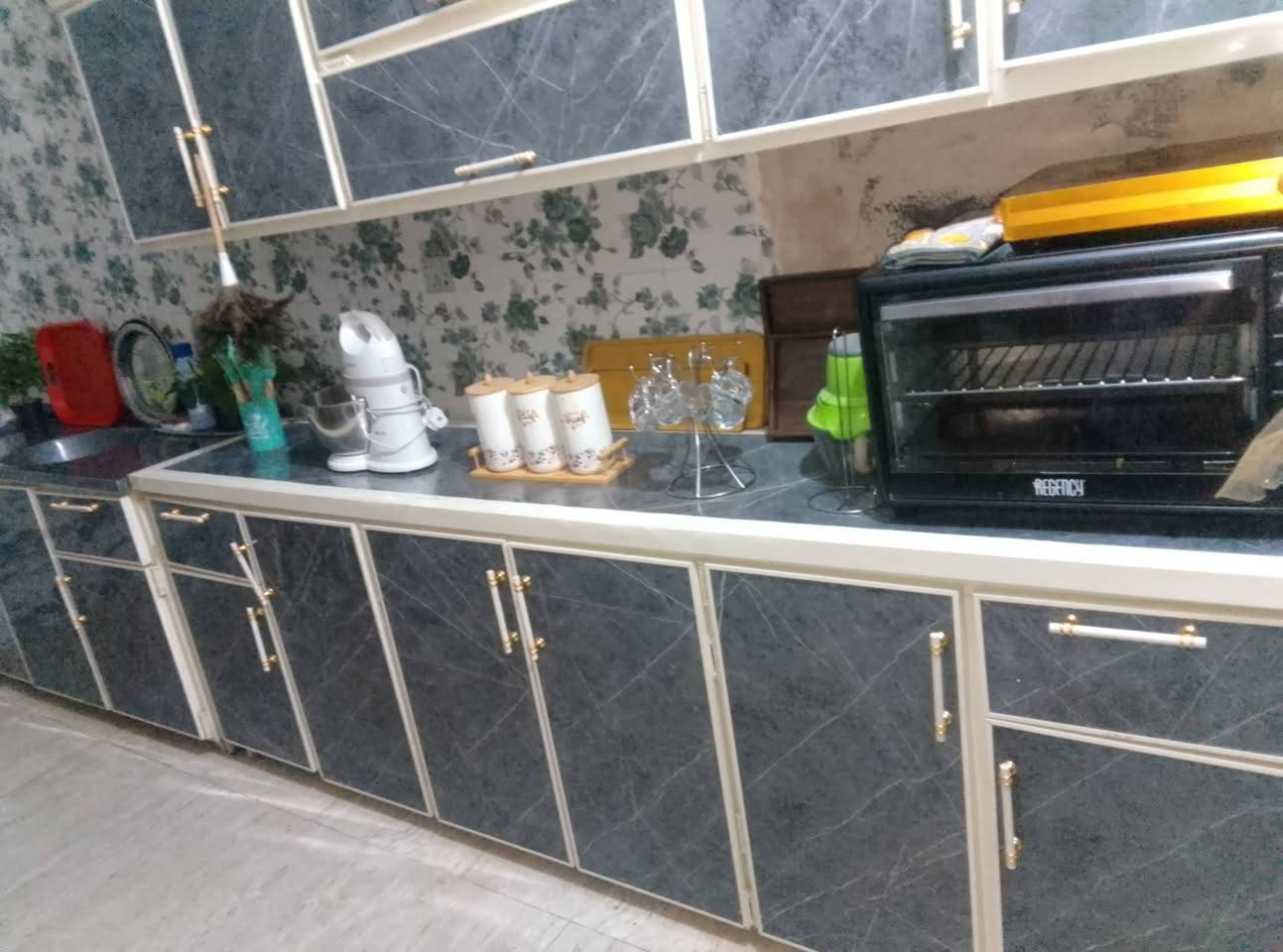 كاونتر استخدام قليل
سعر500اخذته ب650 جديد العنوان بغداد الشعب رقم ***********
