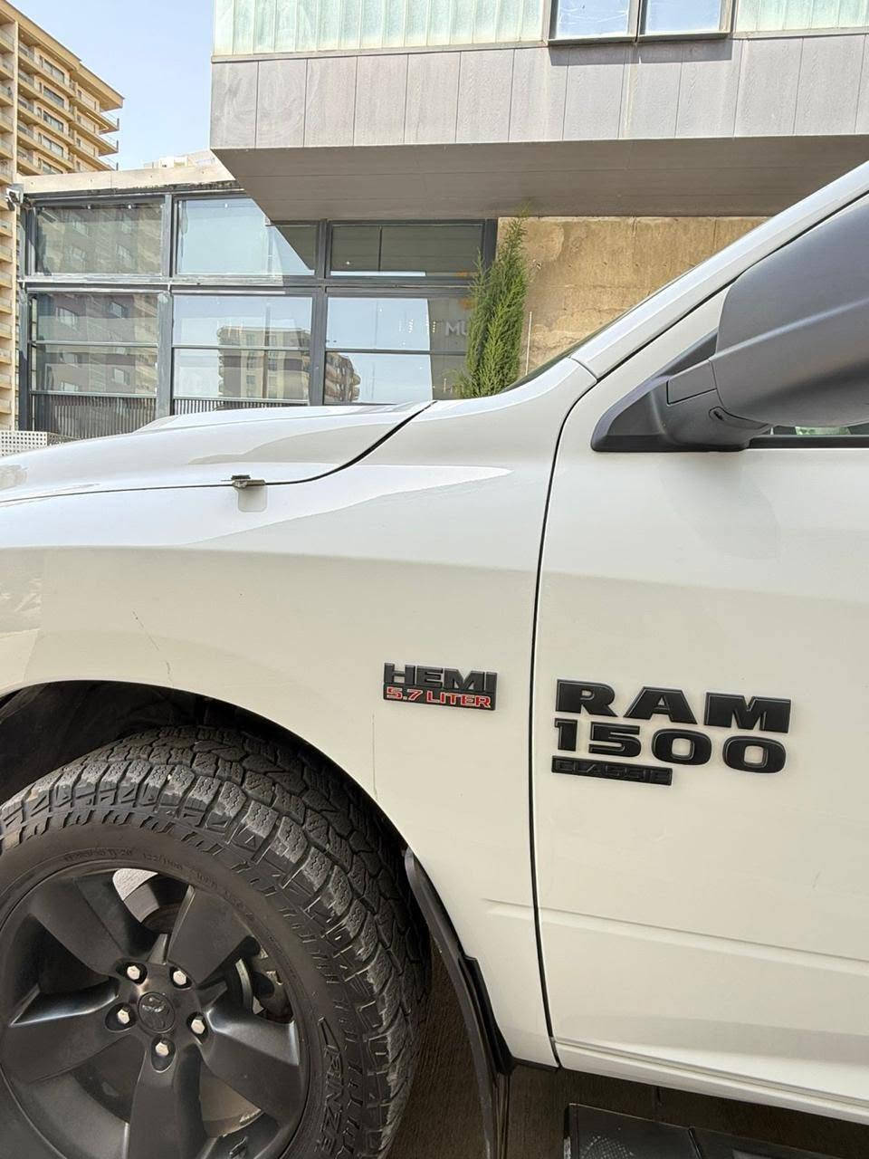 دوج رام. حجمي 1500 كلاسيك موديل. ٢٠٢٢.  مواسفات. هيمي مه كينه. V8   حجمي 5.7.  به سمه شاشه گه وره ده بل اكسل.  گيرفؤليؤمم. تبريتت مركزي.  ٤٠ هه زار.  رؤشتووه.  ٢ بارجه ي بؤياخه.  جه ملخ و درگا.    بي ناوگرتن بي ايرباك سه نه وي تاكو ٢٠٣٠ تازه يه ٤ تايه يي لؤك
سعر. ١٩٩$ ناونيشان سليماني 
ز.م ***********
دوج رام. حجمي 1500 كلاسيك موديل. ٢٠٢٢.  مواسفات. هيمي مه كينه. V8   حجمي 5.7.  به سمه شاشه گه وره ده بل اكسل.  گيرفؤليؤمم. تبريتت مركزي.  ٤٠ هه زار.  رؤشتووه.  ٢ بارجه ي بؤياخه.  جه ملخ و درگا.    بي ناوگرتن بي ايرباك سه نه وي تاكو ٢٠٣٠ تازه يه ٤ تايه يي لؤك

