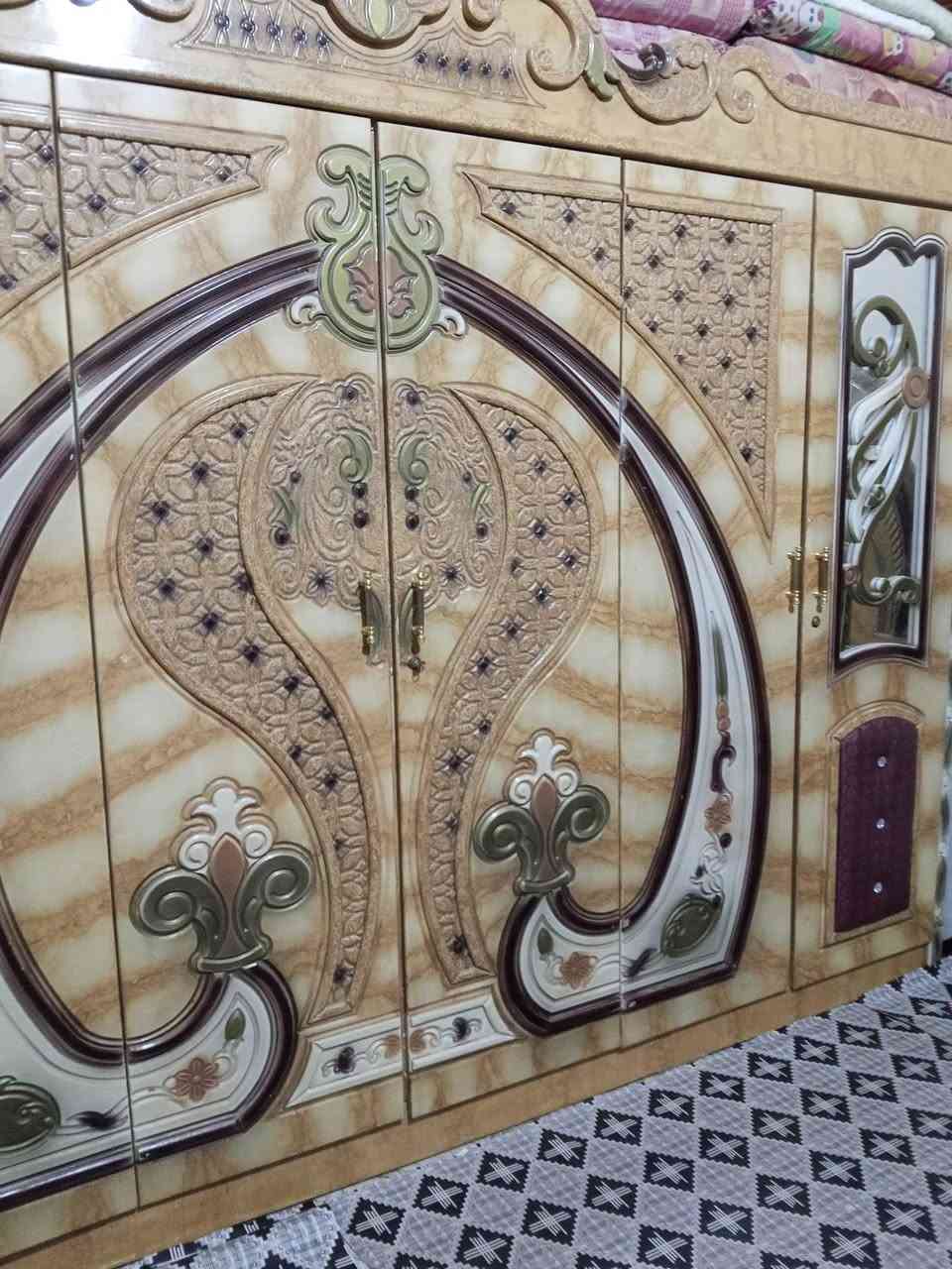 غرفه مستخدمه نضيفه للبيع قفله 500المكان سوق الشيوخ الحسائيه***********
