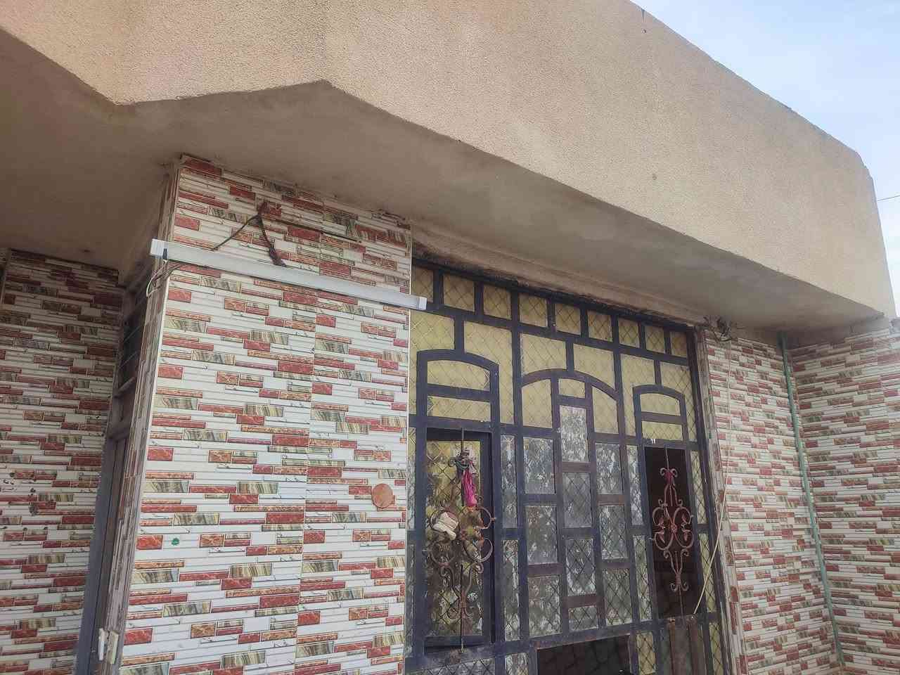 سلام عليكم بيت للبيع مقابيل النازحين 
استقبال وغرفه وصاله ومطبخ وصحيات 
م 150 انزال 20 سعر ب35وبي مجال 
‏‪***********‬‏

