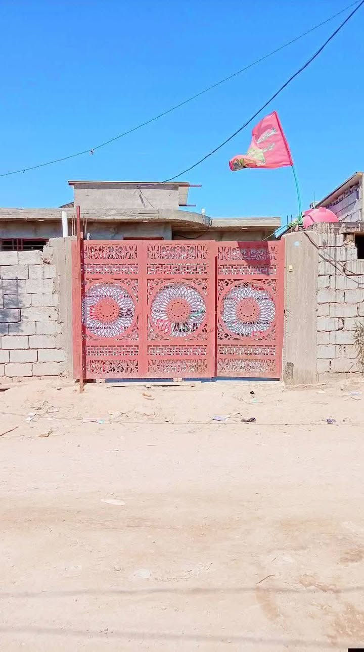 دار للبيع يقع في حي الشرطه الشارع الأول المساحه 250 م مستعجل على البيع السعر 35 مليون وبيه مجال
يحتوي على غرفتين نوم 4×5
هول 7×4
مضيف 6×4
مطبخ 5×5
مجمع صحيات داخلي وخارجي
السقف مسلح الارضيه كاشي
البناء حديث
للتواصل الاتصال على الرقم *********** خاص ما اجاوب فقط إتصال
دار للبيع يقع في حي الشرطه  زراعي تحويل مباشر الشارع الأول المساحه 250 م مستعجل على البيع السعر 35 مليون وبيه مجال

دار للبيع يقع في حي الشرطه الشارع الأول المساحه 250 م مستعجل على البيع السعر 35 مليون وبيه مجال
