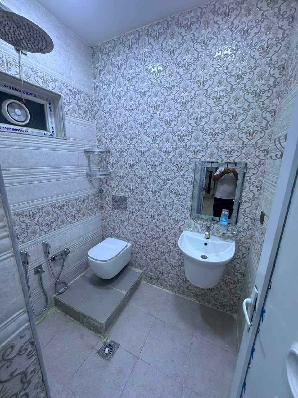 🏡 للإيجار | السيدية
📍 الموقع: السيدية – مربع الـ400
📐 المساحة: 50 م²

✨ تفاصيل العقار:
• غرفتان نوم
• صالة
• مطبخ
• حمام

💰 بدل الإيجار: 750 ألف دينار

📌 متوفر لدى مكتب حلم عقاري

📞 للتواصل والاستفسار:
***********.

