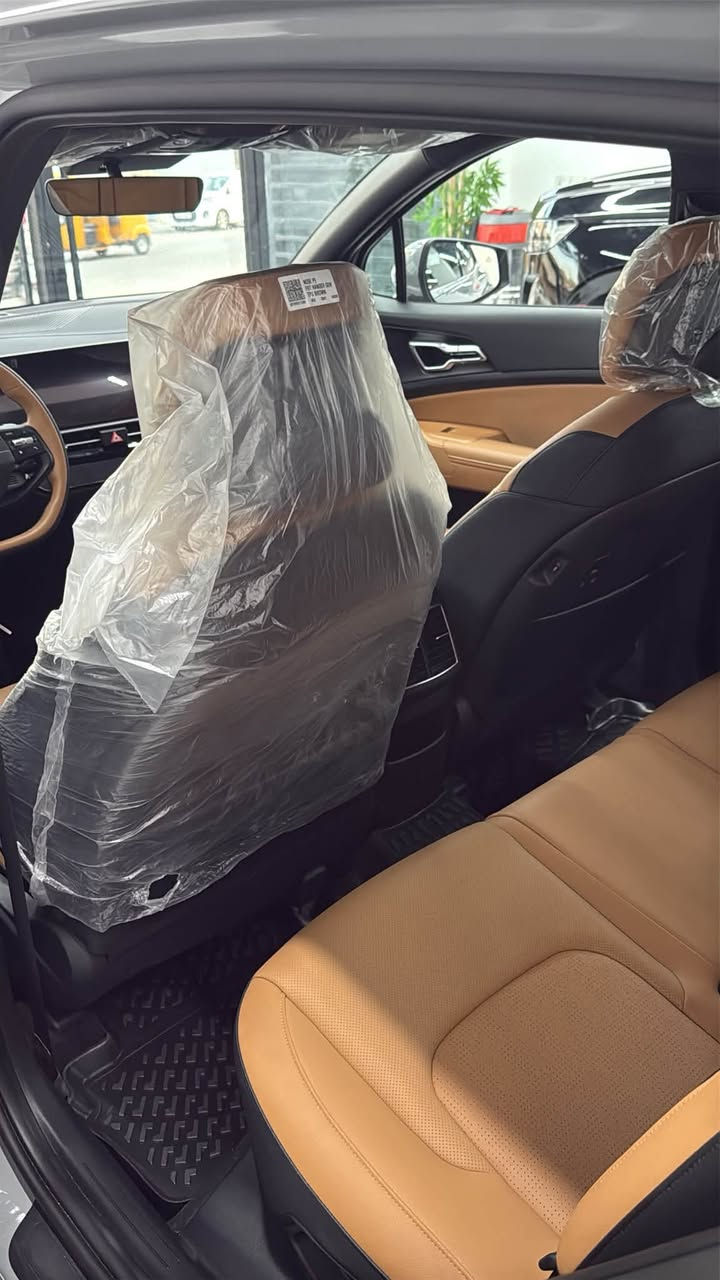 سبورتج 2027 فولل VIP ‼️
ماشية 1300 اخت الزيروو ‼️
ضمان شركة النم ضمان خمس سنوات 
—————-
نقط عمياء 
بانورما
 تدفئة وتبريد كشنات 
اربع كاميرات 
لون اسمنتي داخل قرميدي اغلا لون بلوكالة 
اتصال فقط 
***********
