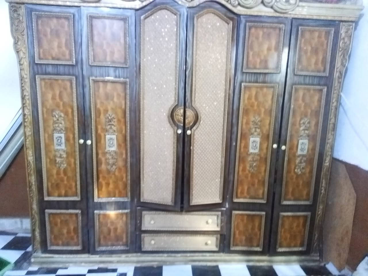 السلام عليكم موجود فرقه خشاب للبيع المكان في القائم حي غزه للتواصل عليه القمر التالي***********
