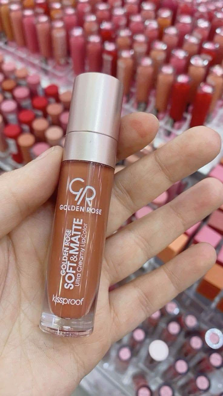 منطقة زين القوس مربع الذهبي قرب مدرسة الشهيد يعقوب ***********

نص مكتوب في الصور:
- واقي شمس Sun Treatment الكوري واقي شمس ومفتح لون البشرة ومفتح للتصبغات والكلف واقي شمس من EKEL منتج فائق الحماية من أشعة UVA يعمل على تفتيح لون البشرة يمنه الجلد من الجفاف الناجم عن التعرض لأشعة الشمس يحتوي على مؤشر عالي للحمايه spf50 يناسب جميع انواع البشره يعمل ع ترطيب وتغذيه البشره وزياده المرونه وتنعيم يتكون من فيتامين E الالقيرا الصبار خفيف على البشره لايترك أثر سريع الامتصاص
- CeraVe DEVELOPED WITH DERMATOLOGISTS SA Cream for Rough & Bumpy Skin كريم مرطب ومقشر لطيف يساعد على تنعيم البشرة الخشنة والمحببة واستعادة حاجزها الواقي يقشر بلطف إزالة الخلايا الميتة والانسداد المسام يدعم الحاجز الواقي بفضل السيراميد و النياسيناميد يرطب بعمق ويحافظ على نعومة ونضارة البشرة CeraVe DEVELOPED WITH DERMATOLOGISTS SA Cream for Rough & Bumpy Skin Exfoliates & moisturizes while helping to restore the protective skin barrier ESSENTIAL CERAMIDES طريقة الاستعمال 1 اغسلي بشرتك بغسول لطيف وجففيها جيداً. 2 ضعي كمية مناسبة من الكريم علي المناطق المراد علاجها. 3 دلكي بلطف حتى يمتصه الجلد بالكامل. 4 يُستخدم مرة أو مرتين يومياً حسب الحاجة أو حسب توصية الطبيب. ملاحظة • للاستخدام الخارجي فقط. • تجنبي ملامسة العينين. • اختبري على منطقة صغيرة من الجلد قبل الاستخدام. • في حال حدوث تهيج، أوقفي الاستخدام واستشيري الطبيب. المكونات الأساسية BHA حمض الساليسيليك 2% يقشر بلطف وينعم البشرة الخشنة والمحببة وينظف المسام. النياسيناميد يساعد على تهدئة البشرة وتقوية حاجزها الواقي وتوحيد اللون. 3 سيراميداس أساسية تساعد على استعادة وترميم حاجز البشرة الطبيعي. فوائد الكريم ينعم الملمس الخشن والمحَبب يرطب البشرة بعمق يدعم حاجز البشرة الواقي مناسب للبشرة الجافة والخشنة خالي من العطور وغير كوميدوجينيك للحصول على أفضل النتائج، استخدمي واقي شمس نهاراً.
- 1/6