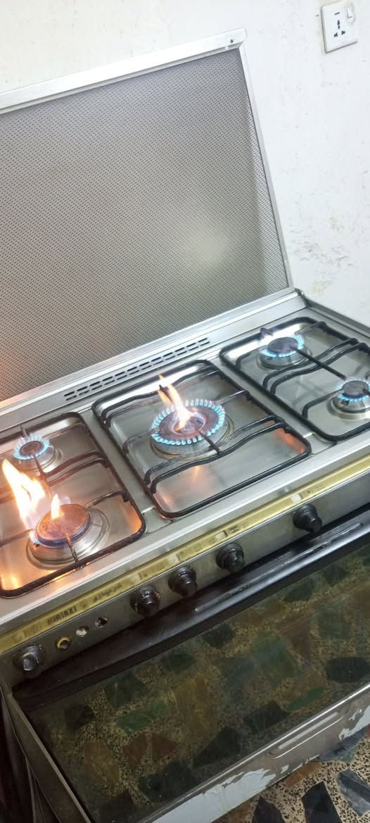 طباخ كريازي خمس مشاعل  كله شغال نظيف للبيع او المراوس باصغر واتساب ***********
