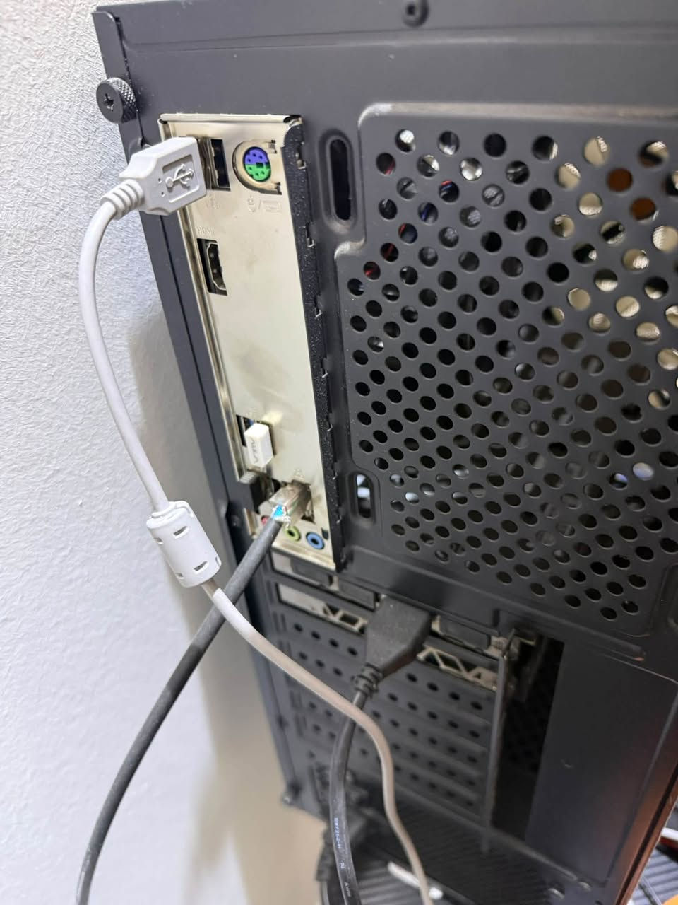 تجميعة كاملة مستعملة 6 اشهر شاشة + كيس + ميز ديناميكي + كرسي كيمنك 
RTX 4060
Core i5    14400F
M.T 512
شاشة msi 
سعرهة 1200.000وبيهة مجال حك الجية 
***********
مكاني بغداد زيونة شارع الربيعي
