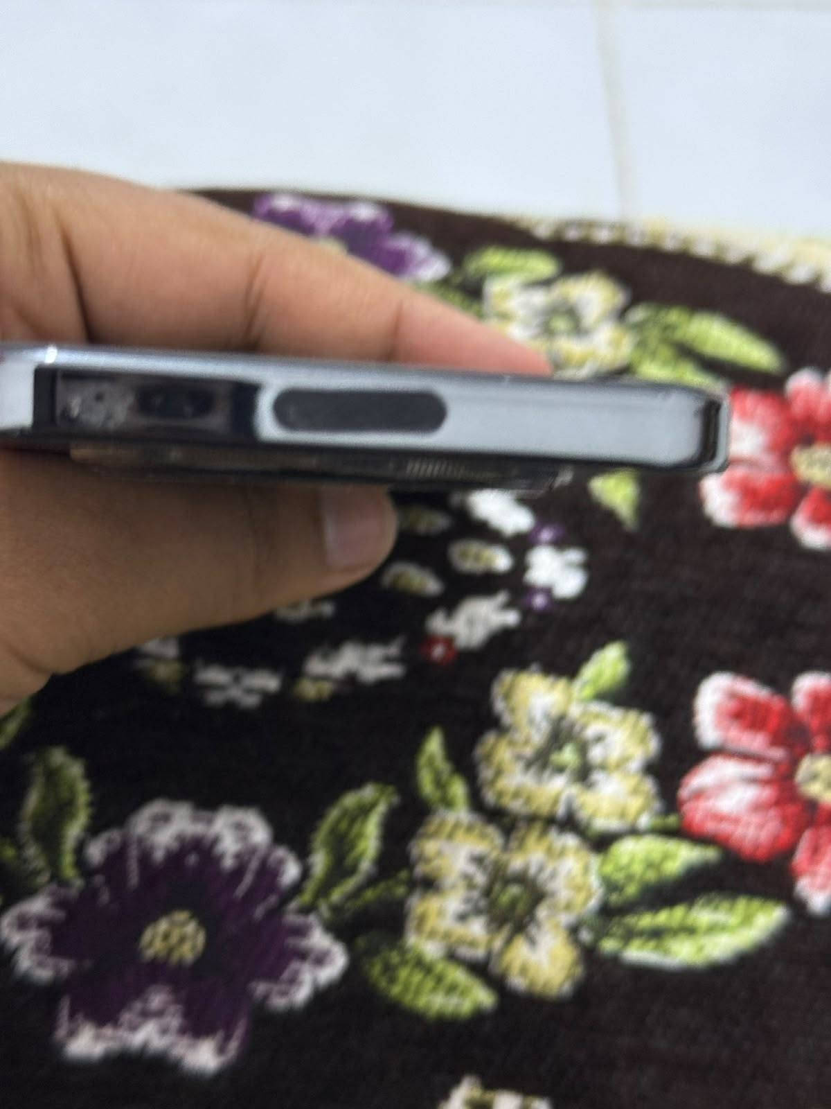 سلام عليكم 
للبيع او مراوس ب ايفون 13برو ماكس 
هونر اكس 9d/5G
ذاكره 265
عشويه 12
بطاريه 8300
ملحقات كامله معه 
حافضه 2
مكفول 
سعره خاص 
مكاني كوت انوار صدر 
للبيع او مراوس ب13برو ماكس فقط 
***********

نص مكتوب في الصور:
- حول الهاتف MagicOS 10 المعالج المركزي Snapdragon 6 Gen 4 اسم الجهاز HONOR X9b ذاكرة الوصول العشوائي ١٢ غيغابايت +٨ غيغابايت Honor RAM Turbo شاشة بتقنية حماية البصر من Honor ١٢٠٠ × ٢٦٤٠ بطارية السيليكون والكلربون mAh 5300 وحدة التخزين الداخلية المساحة الفارغة ١٩٧,٧٢ غيغابايت الإجمالي ٢٥٦ غيغابايت الموديل MTN-NX1 10.0.0.190(C185E10R100P1H1)