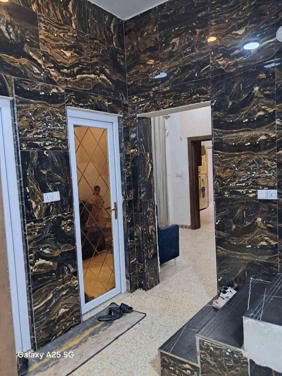 سلام عليكم يوجد دار للبيع في حي الأساتذة خلف مدينة حمورابي السياحية
المساحة ١٥٠ متر طابو زراعي 

المحتويات ٢غرف نوم صالة هول مطبخ صحيات كراج سيارة بناء حديث 

السعر ١٤٥ مليون بي مجال 

الاستفسار عل الرقم ***********

     مكتب عقارات الزيتون 

العنوان المكتب الزيتون شارع ٦٠مدخل حي الحسين الكرامة مقابل مدينة حمورابي السياحية مقابل صيدلية ناريج و كوفي جكليتة
