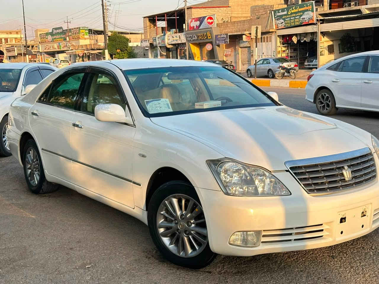 شاهانە ٢٠٠٦ بڕاوە
بێ کۆد تازە داخڵ 
مەکینە بچوک گێڕ گەورە ١٨٠
٢ دووگمە
ناوزەرد 
ویل نەوتی 
زۆر لۆک و بێ مەسروف 
بێ بۆیاخ دەعامیش بۆیاخی نییە 
١٣٩٠٠٠ کم ڕۆشتوە
هەموو گیانی بەشەرت 

***********
