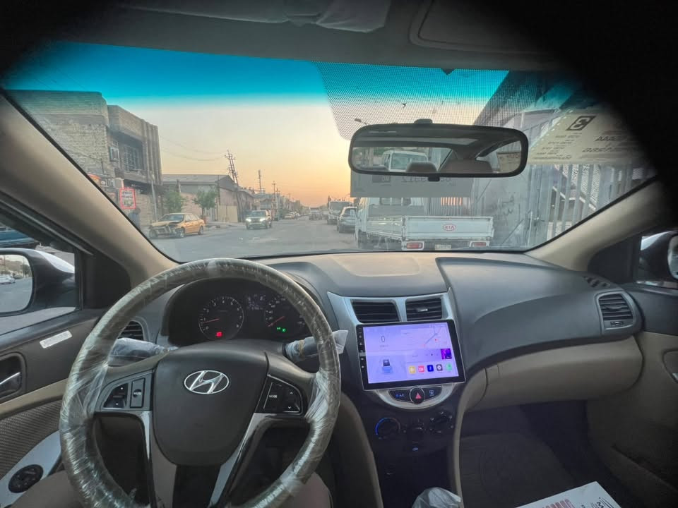 السلام عليكم
اكسنت ٢٠١٢ ( خليجي ) 

فول مواصفات ( بلو ) 

محرك ١٦٠٠ دوش 
فتحه سقف سلايت 
تحكم ستيرن جهتين 
نضام ايكو 
فتحه USB
اشاير بل مري 
مري شفط 
5تجاوي 
داخل بيجي 

سياره. بيها طخات بسيطه ومصلحهن ٣ قطع ونص سياره بسمنه من ٢٠١٩ مكينه كير حاله ممتاز  تبريد شغال كهربائيات كلها شغاله 

مكاني بغداد 
سعر. ٨٤ معه المجال 
***********
