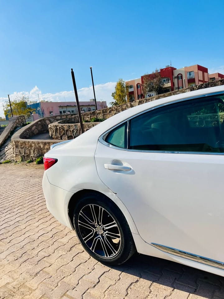لگزز ES 350موديل 2016 گير محرك شرط سنويه جديده بدون حادث السياره تكسي دبي 
للبيع والمراوس 
السعر 160 وبي مجال 

***********
