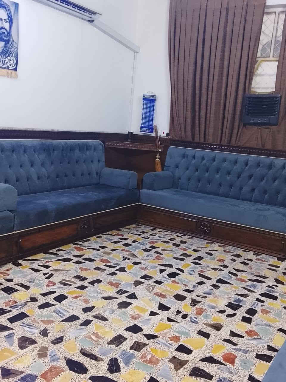 السلام عليكم عندي ديوان ١٧ متر جديد مستعمل شي قليل العنوان بغداد الكماليه اتصل ***********
