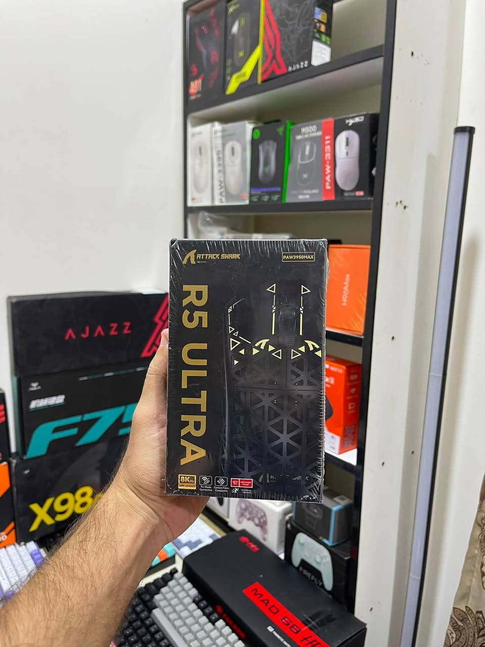 Attack shark R5 Ultra
Paw3950 Max 

يم اعلى سعر 

***********
