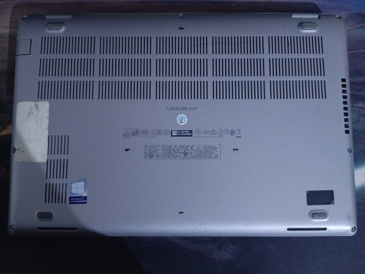 ‏لابتوب     Dell latitude5410 مستخدم
‏
‏معالج      intel core i7-10th
‏كارت داخلي     intel uhd 4G
‏الرام           8G و قابل للتطوير
‏التخزين   ssd m.2 512 و قابل للتطوير  
‏
‏كل المنافذ شغالة اضافه انو بي منفذ type - C
‏و الشاحنه مالته موجوده 
‏
‏الابتوب حرفياً يشغلك كل البرامج من تصميم و هندسه و برمجه 
‏
‏استخدامه جدا قليل و كلش نضيف عدا انو بس الكفر الخارجي بي شخوط بسبب جنت اخليه ويه الملازم 
‏
‏مكاني بغداد جسر ديالى الجديد الكرغولية
‏موجود واتساب  ***********
‏السعر 400 و بي مجال حك الجية 
‏تجي تفحص و تشوف على راحتك 
‏
