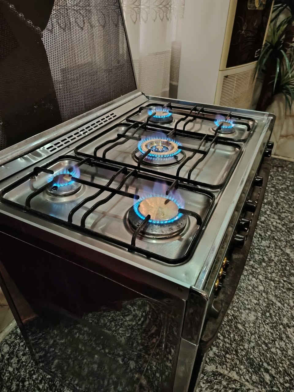 السلام عليكم طباخ مصري كريازي للبيع خمس مشاعل نضيف جدا تجي تفحص وتاخذ نار 🔥 افران كله فول♨️ داخل خارج نضيف💯 العنوان بابل مركز هاتف 📞 ***********
