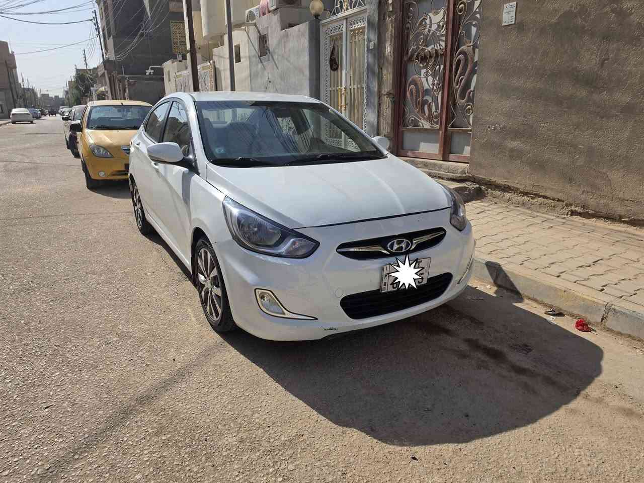 اكسنت ٢٠١٥ موجوده بكربلاء رقم بغداد باسمي السياره فيها  رشة صبغ جاملغ وباب  السياره جاهزه من كلشي والحمد لله محرك ١٦٠٠ السعر ٨٩ للاتصال ***********
