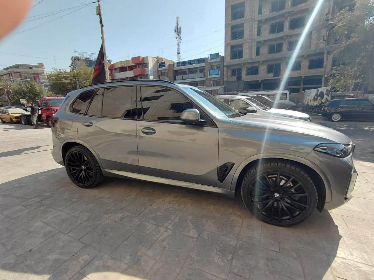 للبيع BMW X5 موديل 2024 محدثه ام بكج
السيارة مرقمة أربيل ومغلفة PPF ومظللة

كلين تايتل ومكفولة كفالة عامة من الضربة والصبغ والبارد
السيارة بحالة الوكالة

المواصفات:

- كامرات 360
- حساسات 360
- رادارات 360
- TwinPower Turbo
- شاشة BMW Curved Display
- شاشة عدادات رقمية
- شاشة وسطية لمس كبيرة
- نظام iDrive 8.5
- Head-Up Display
- كاميرا خلفية عالية الدقة
- كاميرا أمامية
- كاميرات جانبية
- Surround View
- 3D View
- Parking Assistant
- حساسات أمامية وخلفية
- نظام النقطة العمياء
- رادار جانبي
- رادار قراءة خطوط الشارع
- تنبيه الخروج من المسار
- اهتزاز الستيرن عند الخروج من المسار
- تحذير الاصطدام الأمامي
- فرملة طوارئ أوتوماتيك
- كشف المشاة
- نظام الثبات
- مانع الانزلاق
- نظام نزول المنحدرات
- فتحة سقف بانوراما
- إنارة داخلية متعددة الألوان
- مقاعد أمامية كهربائية
- تدفئة وتبريد للمقاعد الأمامية
- ميموري للمقاعد
- مكيف أمامي وخلفي
- مكيف أوتوماتيك متعدد المناطق
- فتحات تكييف خلفية
- دركسون مالتي فنكشن
- ستيرن كهربائي
- شفتات على الستيرن
- بصمة تشغيل
- مفتاح ذكي
- دخول ذكي
- تشغيل عن بعد حسب التفعيل
- Auto Hold
- Auto Start / Stop
- أنظمة قيادة متعددة
- نظام ملاحة
- Apple CarPlay
- Android Auto
- Bluetooth
- USB-C
- شاحن لاسلكي
- نظام صوتي ممتاز
- باب خلفي كهربائي
- مرايا طوي كهرباء
- مرايا قلاب عند الرجوع
- أضوية LED ذكية
- جنوط BMW أصلية
- إطارات عريضة وثابتة
- عزل ممتاز
- ثبات عالي
- أداء قوي
- تبريد وتدفئة للستيرن

السيارة مغلفة تغليف درجة ممتازة بضمان 10 سنوات
ومظللة مع كارت تظليل

الموقع:
بغداد - شارع فلسطين

السعر- 51.000$ 

للاستفسار: ***********
