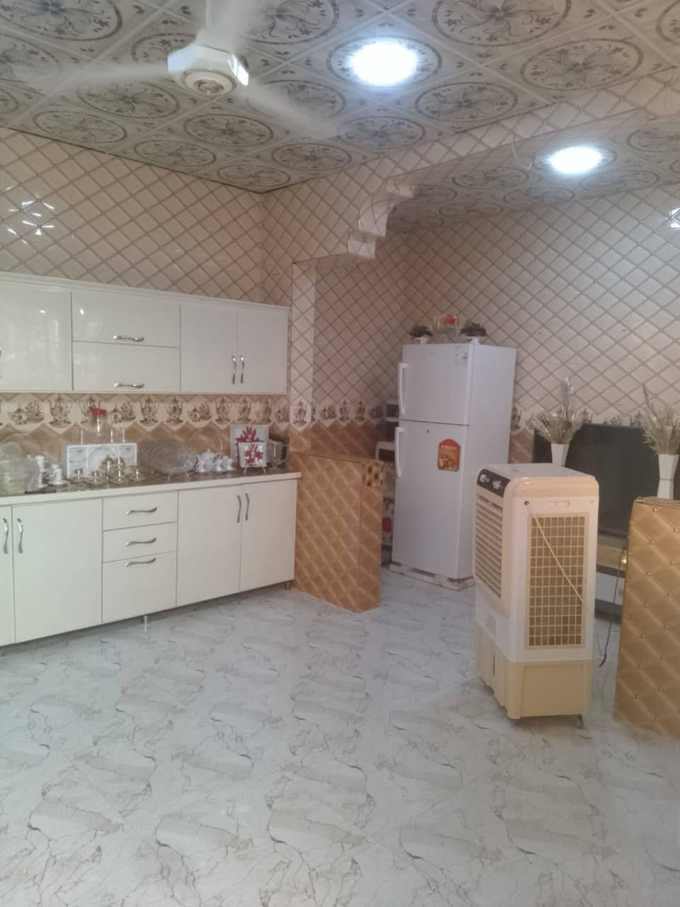 بيت للبيع قوسيات قرب مدرسه الصينيه مساحه 240 متر غرفتين نوم+هول+استقبال+مطبخ+صحيات داخل وخارج سند زراعي 25 السعر 59 وبي مجال شيء بسيط ===***********===***********
