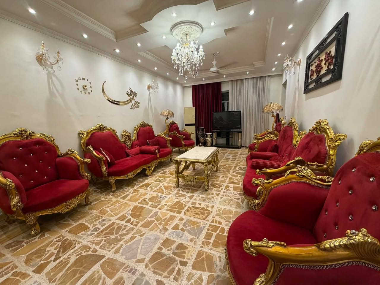 سلام عليكم تخم نضيف مصري دمياط مع طبلات وسطيه وجانبيه مرمرالسعر مليون و 600 الاتصال ***********   بغداد العامريه
