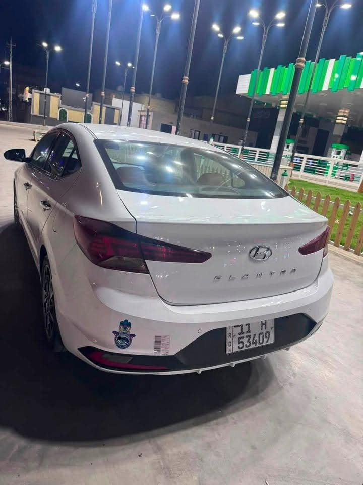 مكاني بغداد حي اور 

                      ***********

 هيونداي النترا   ELANTRA 

 موديل ٢٠١٩        

رقم بغداد دولي نفاذ سنويه ٢٠٢٩

ماشية ١٢٨ كم

   للون ابيض ثلجي

 السيارة مكفوله كفاله عامه ماعدا بارد اصبعين 

حساس  خلفي اصل 

لدنهاري  LED 

انظمت ترحيب

سلايد روف فتحة 

حجم المحرك2000

الجنطه ذكيه 

تبريد امامي و خلفي 

المري قابلة للطي AUTO 

اشاير بلمرايا 

تحكم مقود جهتان 

المودات

الاوامر الصوتية 

شاشة  حجم كبير

 كامره امامي خلفي

كاميرا دوارة 

يدة ابواب نيكل

حساس  خلفي

🅿️‏Led امامي 

‼️السيارة مكفوله كفاله عامه ‼️

ملاحضه بيه بارد  مقدار اصبع بل هلال جاملغ الوره عكس سايق ورصعات خفيفه
