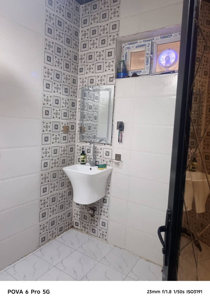 الدار البيع طابو صرف بناء حديث مطلوب قرض سكان مساحه 150 متر وجه 5 ونزال 30 يحتوي على 4 غرف نوم واحد جوه, 3 فوك+ استقبال+ وطبخ+ مساحه درج+ صحيات 3 +ومخزن المنطقة كافة الخدمات  بيهاا مكان منطقة سويب شارع الدايني قرب خالد ابو الخشاب الاستفسار ***********   السعر الكلي 170 وبي مجال  بسيط

نص مكتوب في الصور:
- POVA 6 Pro 5G
- 23mm f/1.8 1/50s ISO755
- POVA 6 Pro 5G 23mm f/1.8 1/50s ISO803
- POVA 6 Pro 5G 23mm f/1.8 1/50s ISO2433
- POVA 6 Pro 5G 23mm f/1.8 1/50s ISO3191
- POVA 6 Pro 5G 23mm f/1.8 1/50s ISO895