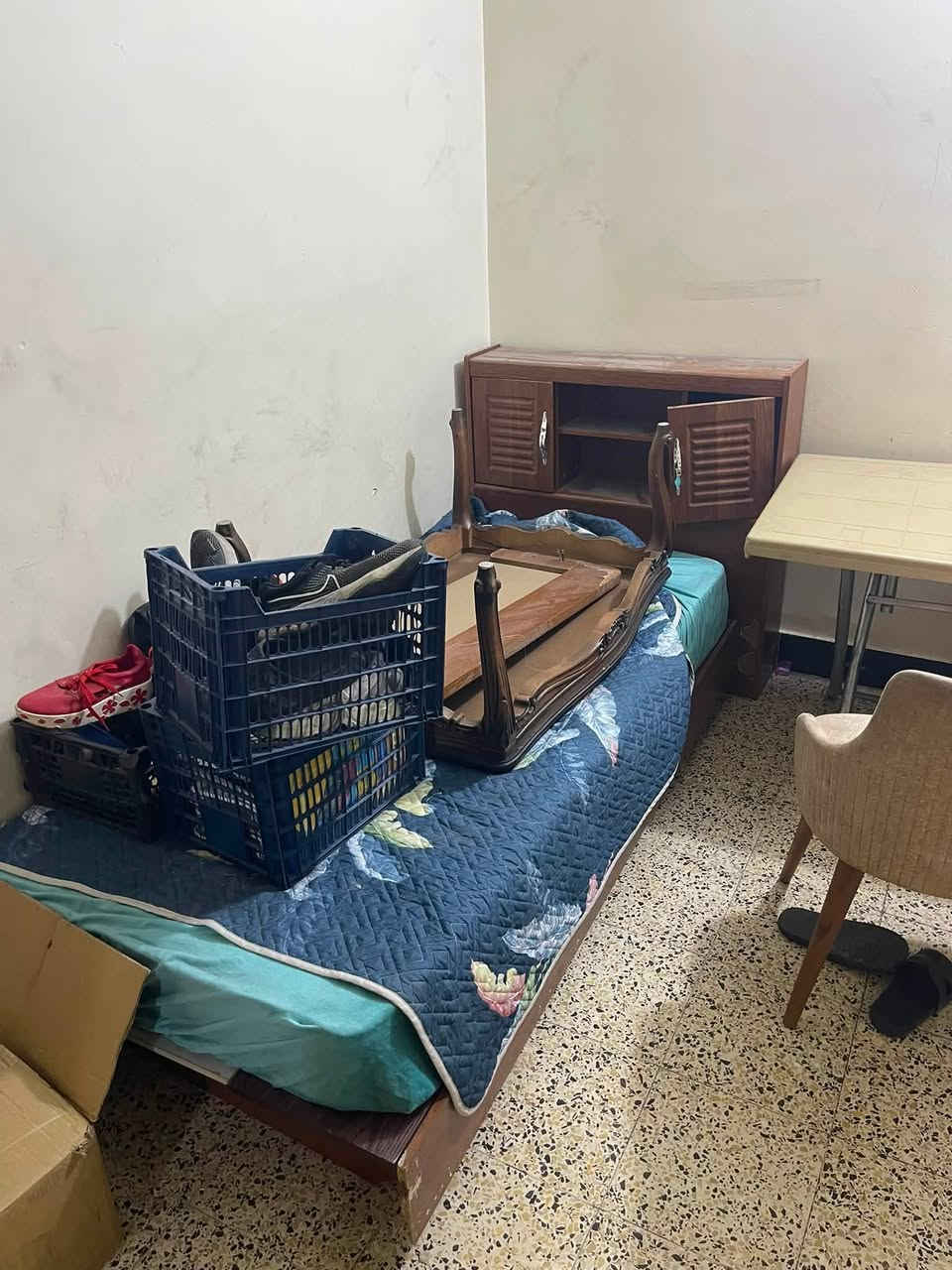 الاخشاب لبيع مكان بغداد التواصل ***********
