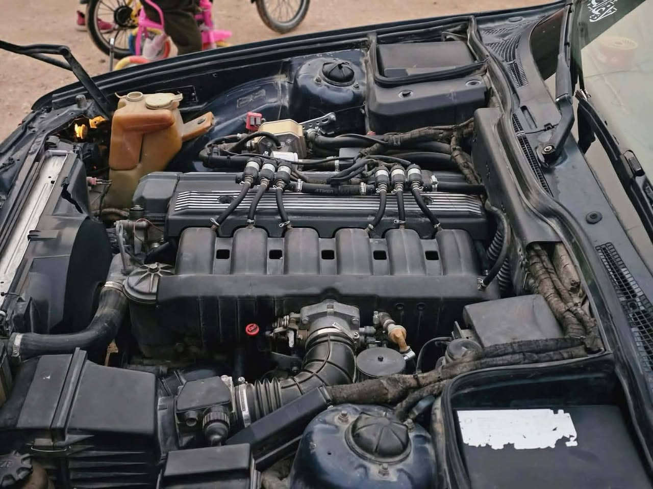 سياره BMWحجم525محرك
520 اصل وفصل
تخم تاير جديد حداديه جديد
كير محرك خير من الله 
منظومة غاز مع كارت المنظومه
تبريد شغال
سياره بأسمي لل2029
رقم بغداد الأنكليزي تتحول بأي محافظه موديل 1991 ***********
