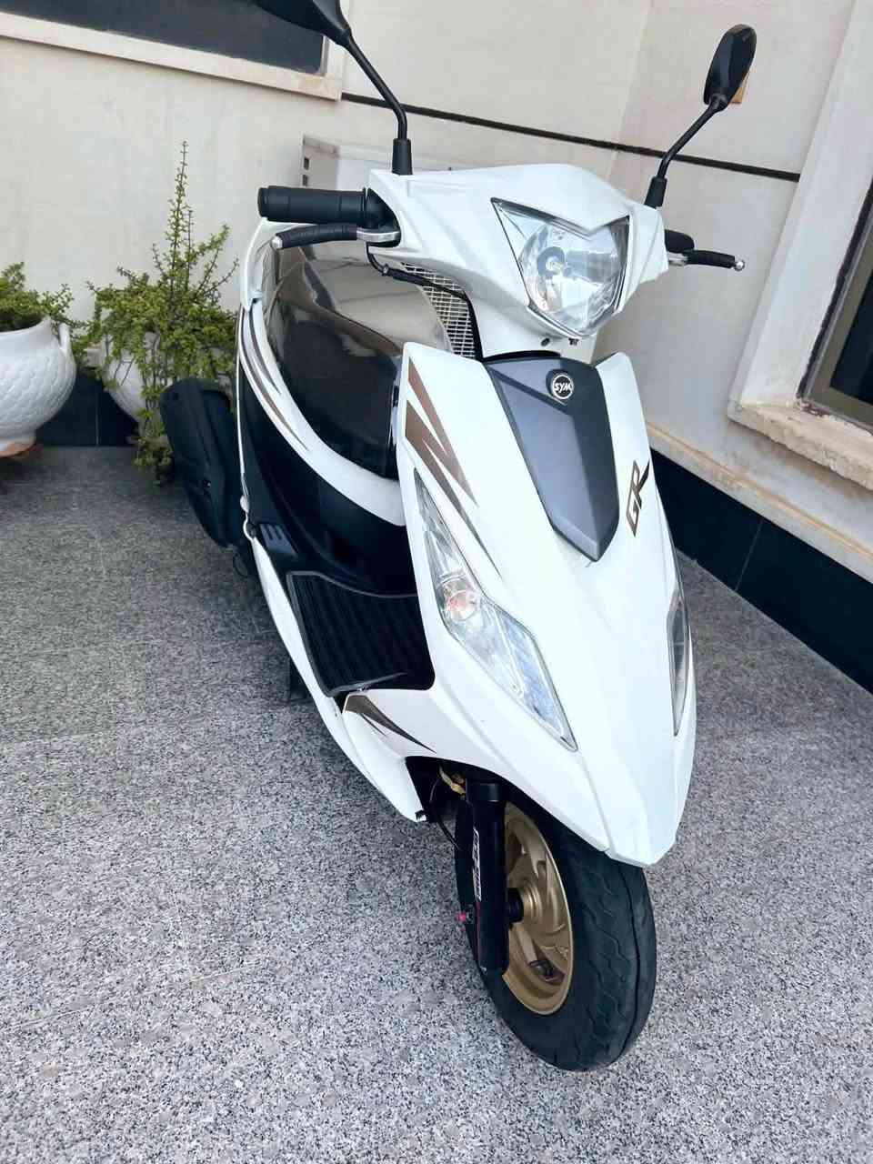 سلام عليكم ورحمة الله موطور سايم موديل 22مكمرك كامل جديد فول نضافه سعر 1600بي مجال قليل تواصل ***********

