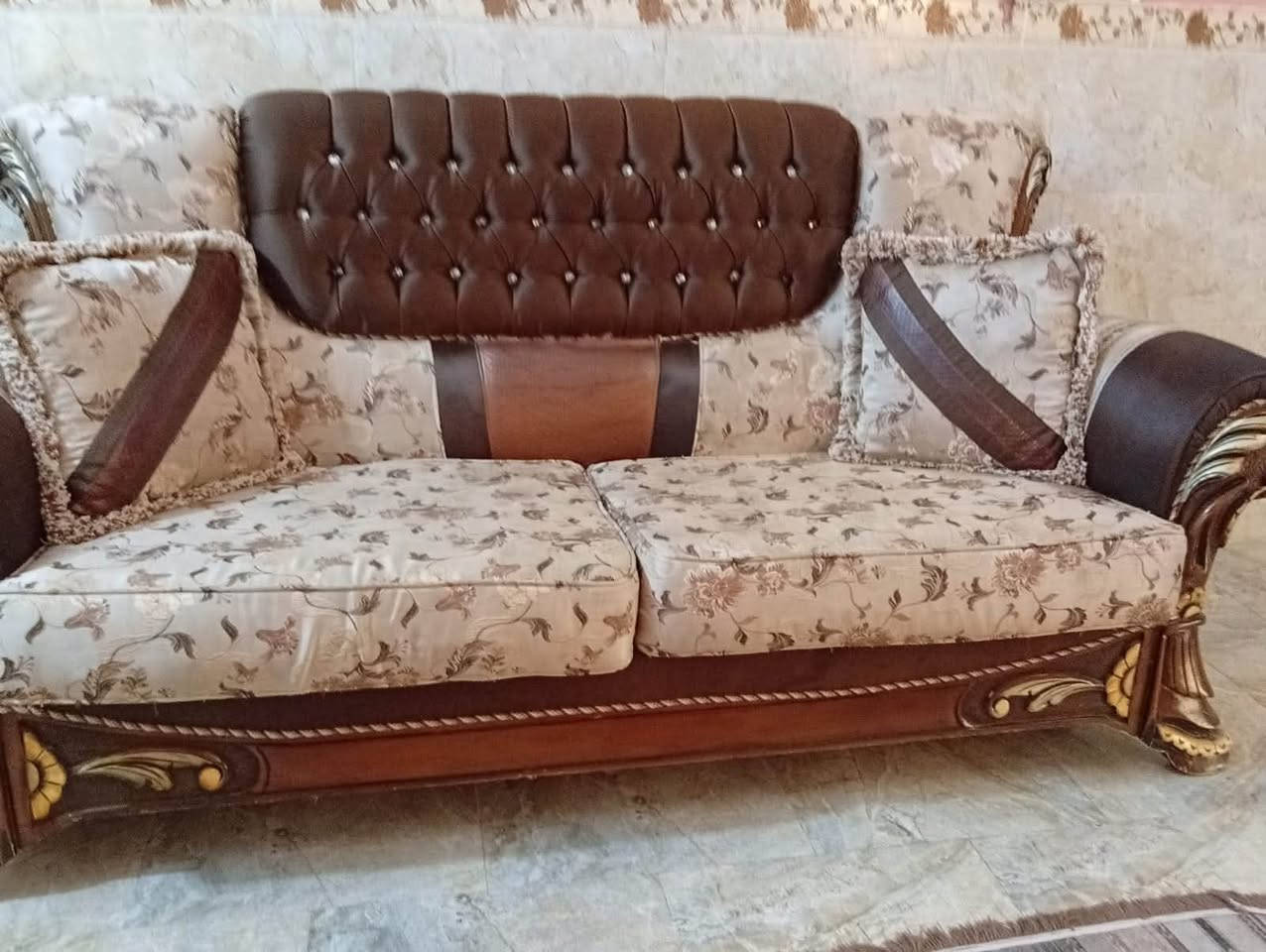 صباح الخير لجميع
تخم ملكي عراقي نوع ثقيل بدون ضرر 
السعر 700 وبي مجال قليل
العنوان حديثه قرب سايدين المستشفى
