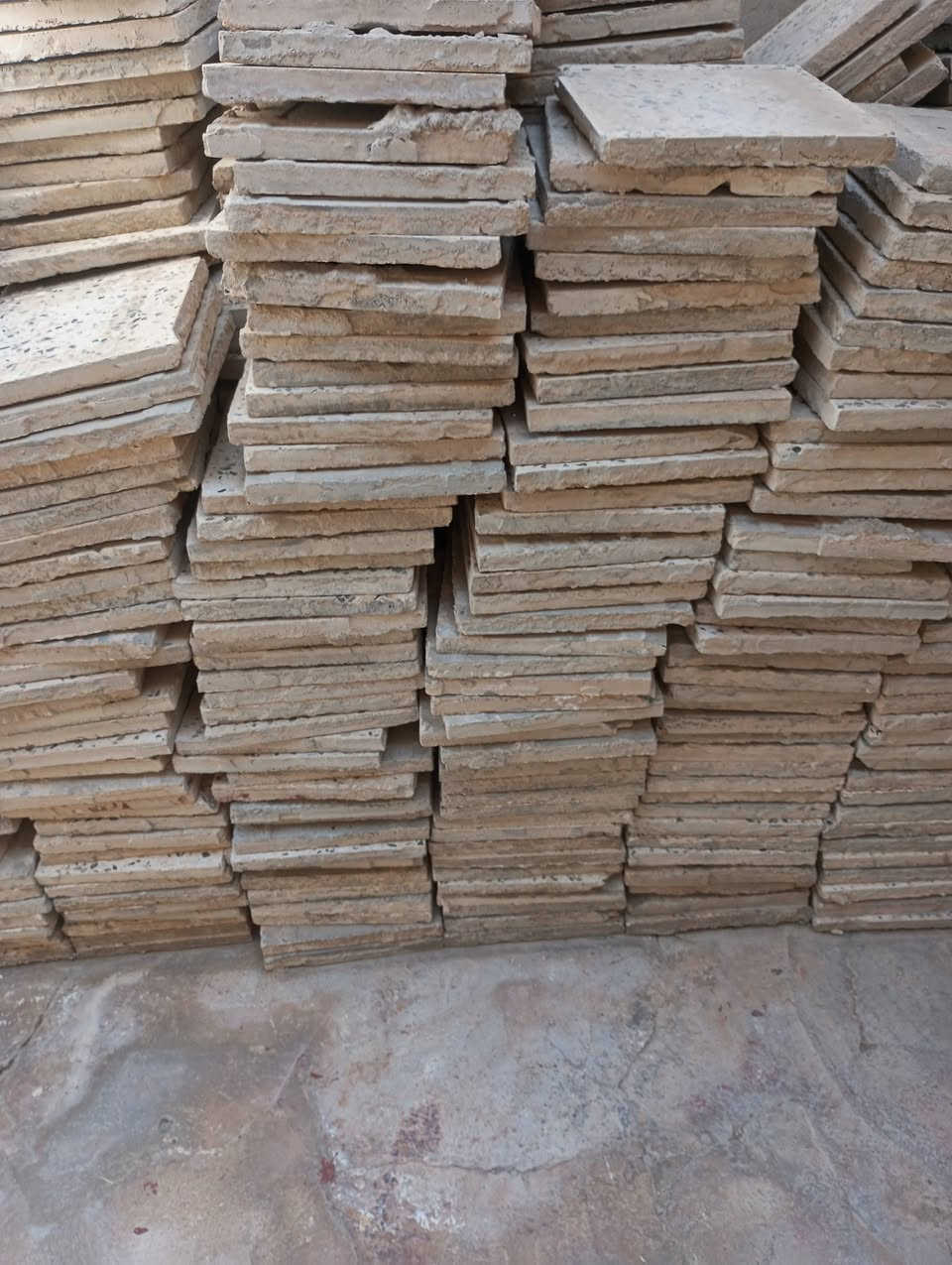 السلام عليكم..
كاشي مستعمل 
 قياس 20×20
عدد 500 وأكثر
سعر 130000 
للاستفسار ***********
