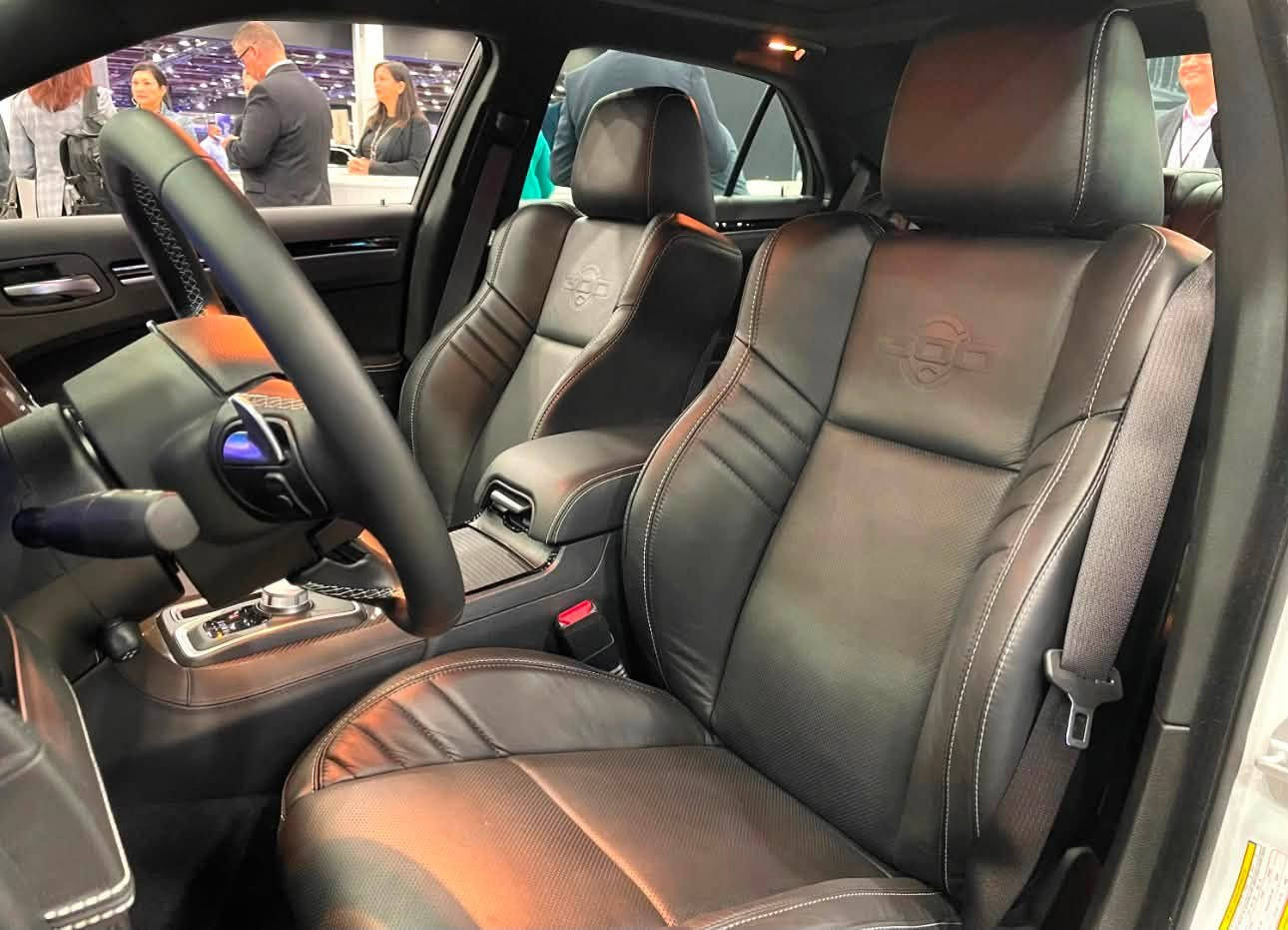 ⁨ ⁨ Chrysler 300C SRT 2023 | Last Call 🔥

* محرك 6.4L HEMI V8
* 485 HP قوة
* ناقل حركة ZF 8 سرعات
* نظام عادم Active Exhaust
* مكابح Brembo الأصلية
* تعليق رياضي Adaptive Damping
* مقاعد Laguna Leather مع تطعيمات Carbon Fiber
* إصدار Last Call الأخير بمحرك HEMI
* إنتاج محدود جدًا (2000 نسخة فقط للسوق الأمريكي + 200 نسخة لكندا)
* تحمل لوحة Last Call وشعار 300C الخاص بالإصدار الختامي.

* السيارة بحالة الوكالة كفالة عامة مغلفة ppf بالكامل
السعر 397 ورقة وبيها مجال

موقع السيارة ؛ بغداد
***********
