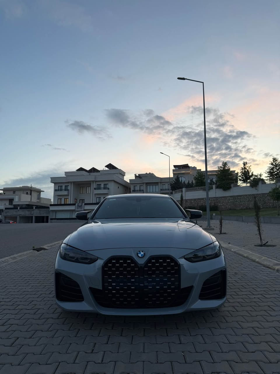 Bmw 4 series 430i 
سياره خليجيه وكالة العروش 

لون سمنتي 
داخل احمر 
وياله ١٩ alloy 
السياره shadow line package 
(كلوبات معتمه عطر اسود)
داتا شوو HUD
٤ ابواب بصمه 
تشغيل عن بعد
صندوق كهريائي - تنفتح عن طريقه الرجل 
٤ مودات قياده
 ECO -COMFORT - SPORT -SPORT PLUS

السياره جديده مبي اي ملاحضه 
السياره رقم دهوك 
سعر السياره (43,000$)بي مجال بسيط 

للاستفسار***********
رجأ المو مشتري ليخابر دهوك, العراق
