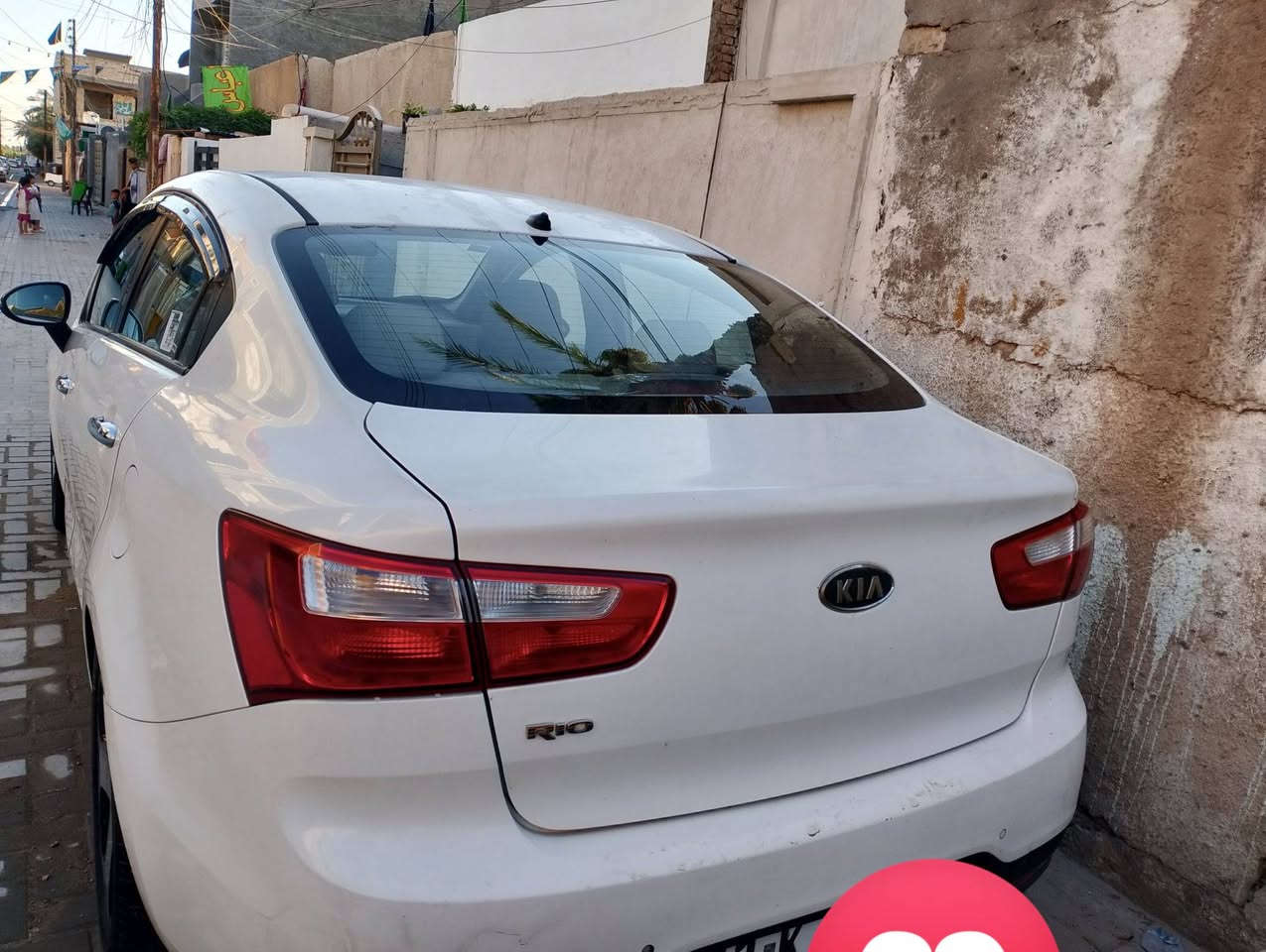 سياره للبيع كيه ريو موديل 13 خليجي محرك الف وستميه مكفوله السعر 92 وبيها مجال ***********
