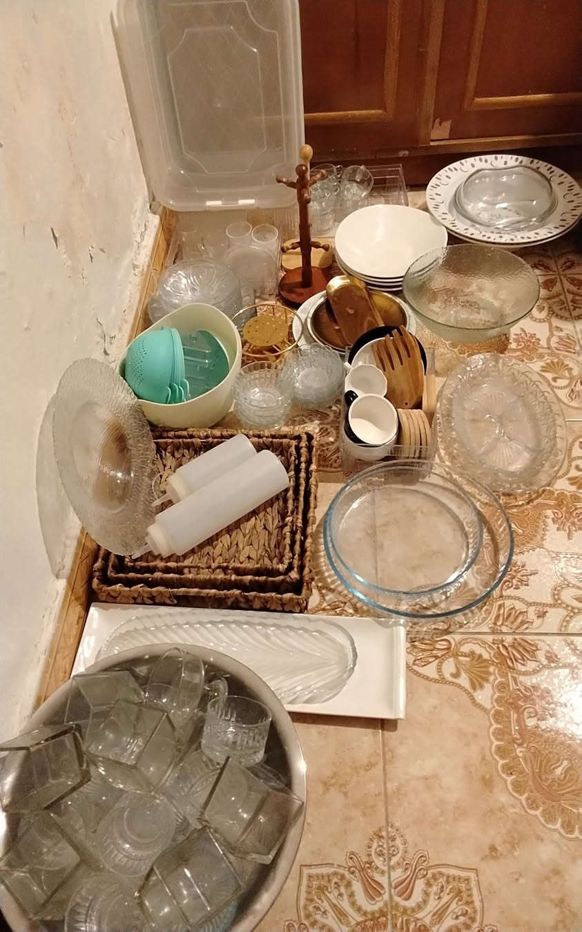 بسبب الوعود الكاذبه عندي غراض للبيع عنوان بصره جنينه عندي بطانيات ام الوجهين نفرين عدد اربعه
