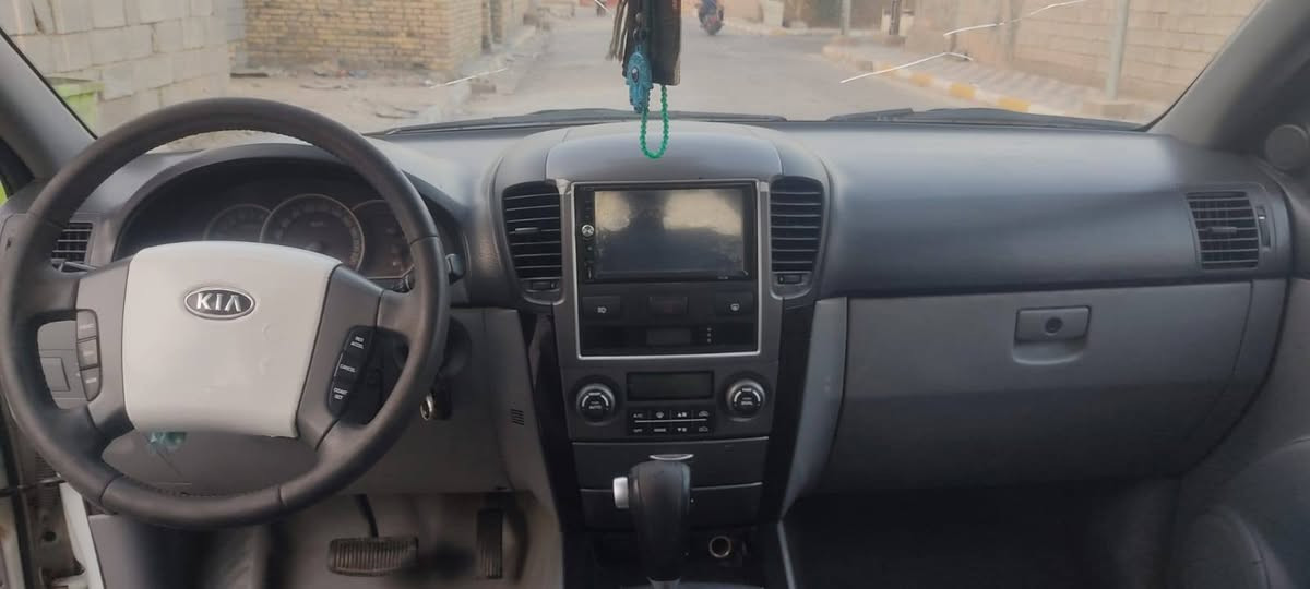 سورينتو 2009 خليجي 7 راكب  مكفولة من الضربة ومن الصبغ
‏رقم بصره
‏محرك 6 سلندر 3300 / فور ويل / تحكمات ستيرن / كرسي السائق كهربائي/ فتحة سقف / تبريد + تدفئة شغال / مري شفط
‏
‏مكان السيارة ميسان ***********
