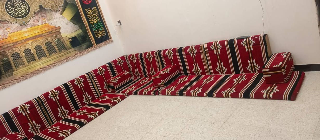 السلام عليكم 
ديوان نضيف گلش مستخدمينه قليل 
سعره 200 وبي مجال 
العنوان حي الكوفه قريب على حي اور 
رقم  ***********  بي واتساب
