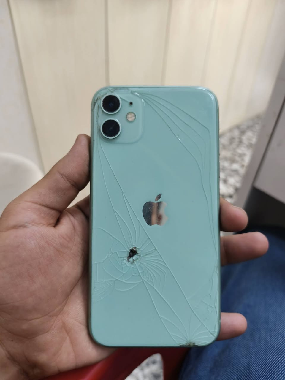 ايفون 11 مبدل بس بطاريه اصليه ام الضمان والضهر مفطر مثل ما واضح بصمه الوجه تشكل حاليا واكفه
200وبي مجال
***********
