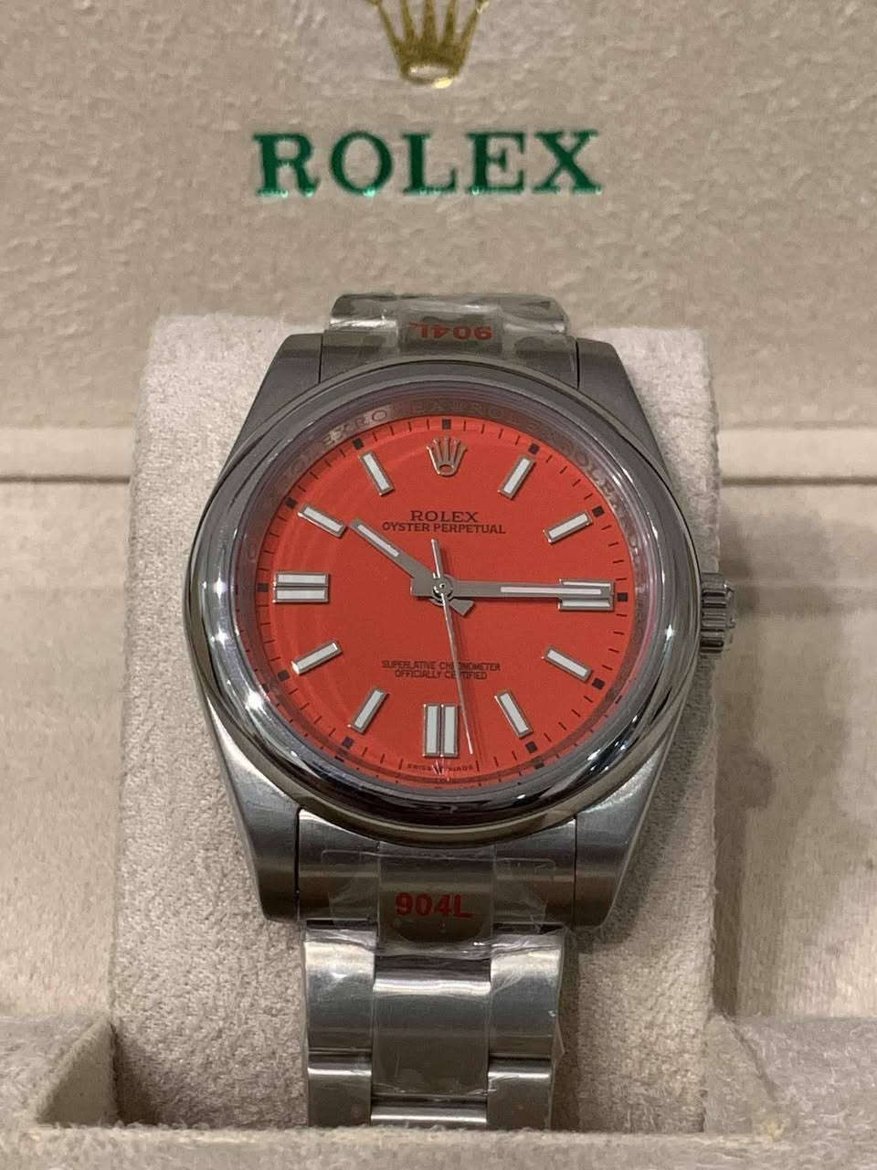 السلام عليكم.......
ساعة ROLEX  أوتوماتيك +تكويك 
ماستر كواليتي عالي جدا 
قفل بحري 
القطر ٤٠
أميال فسفوري 
سير حديد ستانلس ستيل معلم 
جديد غير مستعمل مع العلبة الاصلية وبطاقة الضمان والكتلوك 
السعر ٧٥ الف 
يوجد توصيل ***********
