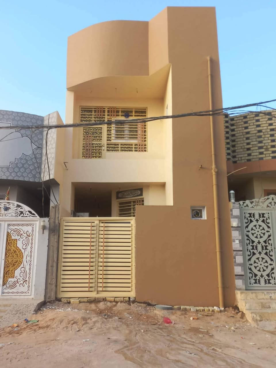 السلام عليكم...صبغ واجهة ١٠٠ متر يشمل تصليح وثلاث قوط أساس وقاطين بلاستيك كل هذا فقط ١٥٠ الف فقط عمل   دقه بالعمل على أيادي خبراء في العمل العرض المدة خمسة أيام الاستفسار مراسلة الصفحة او الاتصال على الرقم *********** أو على والاواتساب
