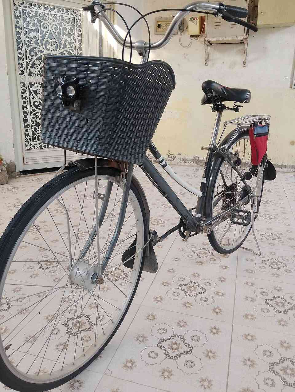 سلام عليكم بايسكل للبيع حجم 27 بي لايت بومه وعلا باتري مال دراجه وبيي حساس همين وبداله عكرب ٦نمر التاير الخلفي معدل وبي قطع سيم واحد السعر 75 وبي مجال مكاني بعقوبه نهر الشيخ ***********
