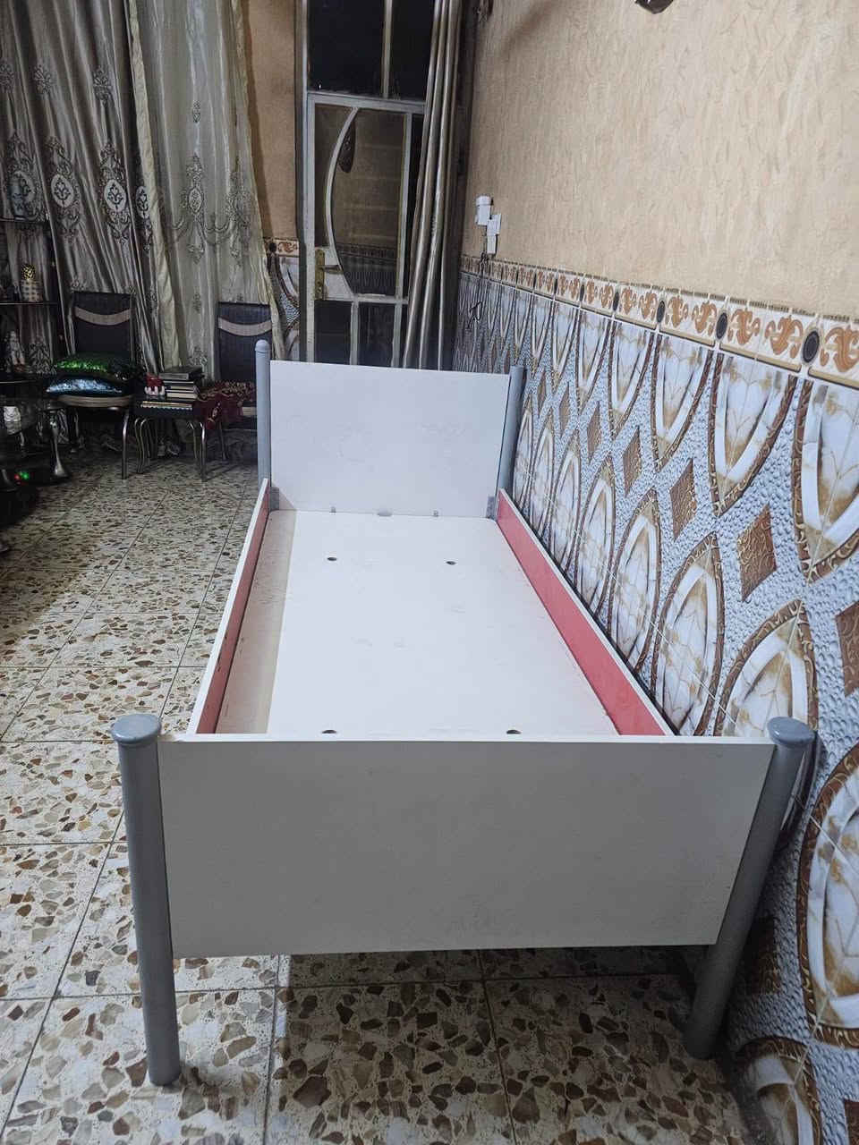 جرباية ان نفر تركيا نظيف وكلشي مابية طول مترين وعرض 90 
سعرة 65 وبي مجال بسيط مكاني شعب شارع صحه ديوان واكو توصيل داخل بغداد لاتصال واتساب فقط ***********
