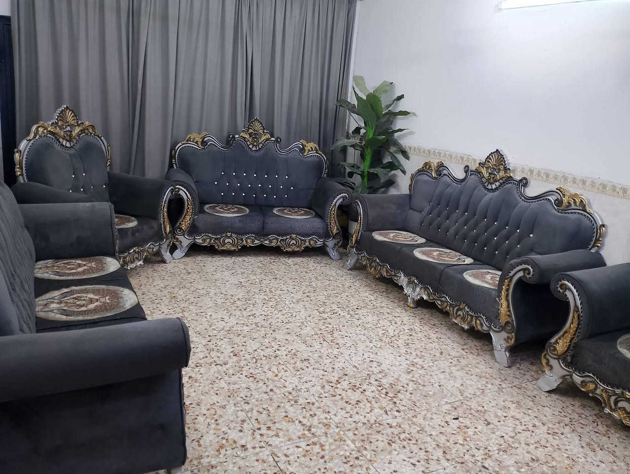 تخم كلش نضيف سعره 300 الف واتساب ***********
