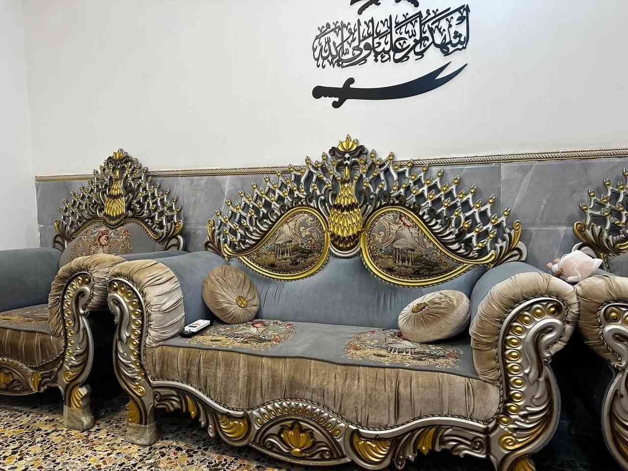 تخم ملكي👑 عشر مقاعد بسعر 400 
غرفه اخشاب تركيــه 350
ثلاجه بسعر 275
(اثاث بيت نضيفات)💐
للاستفسار ***********موجود واتساب ☎️
