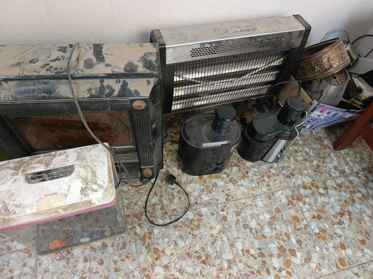 بيع وشراء الأثاث المستخدم تخم قنفات نوع تركي ٧ مقعد السعر ٢٧٥ الف والثاني ٧ مقعد ماليزي السعر ٢٠٠ الف فاترينا سعر ٦٠ الف سماور ٦٠ الف مكنسه الحمره ٦٠ الف والمكنسه السوده ٣٥ الف والصوبات ٥٠ الف اثنيهن والكوسره اصليه ٢٥ الف والباقي الاغراض النواعم شلع قلع المكان بغداد نهايه حي أور سبع قصور شارع ابو علي واتساب *********** اتصل واني بخدمتكم
