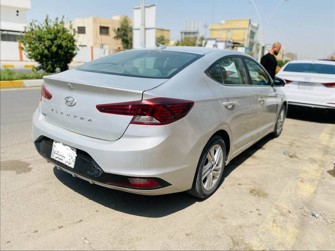 النترا 2020 امريكي للبيع 
حادثها غرق 
بالعراق تبديل بنيد ودعامية اصليات 
الباقي كله مكفول 
السيارة جديدة
لايتات جدد اصليات
تخم تاير 
ماشية 98

السعر 116 
مكان السيارة ناصرية مركز 
***********
*********** واتساب
