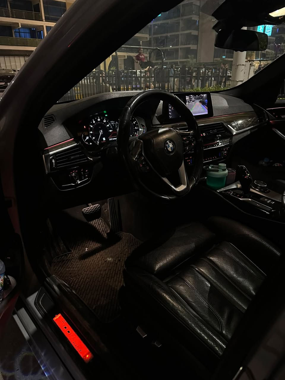 (( 210 ورقه بيع سريع )) 
BMW 530i فول مواصفات 2019 أمريكي 
فتحه كراسي كهرباء + مومري ستيرن كهرباء صندوك كهرباء شاشه جبيره 
حادثها سطحي بيها قطعتين وقطعه كلير  
السياره صدرها تايرات سيرفز كله جديد 
ماشيه 98 الف السياره كلش جديده 
(( صفر مسج كير مكينه شواصي مكفول ))
رقمها بغداد باسمي العنوان المنصور
***********
