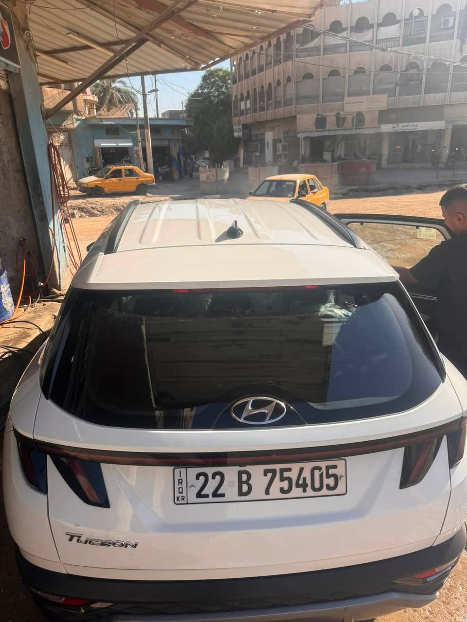 21 مكفول من صبغ خليجي
بيهه شبر بنيد بارد وجنطه هم شبر بارد بدون صبغ 
ماشي ٨٠  رقم اربيل بسمي  هزه جديده قبل شهر حولت بسمي 
  ١٨٥     
*********** مكاني بغداد
