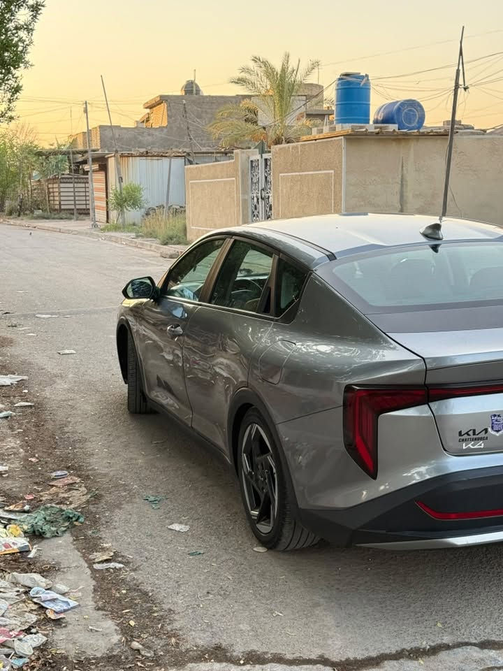 سلام عليكم
كيا K4 للبيع 2025 

وارد امريكي حادثه  موجود بالصور

مواصفاته 

بصمه و وبصمه ابواب 

اناره ترحيب عند الاقتراب من السياره

تشغيل عن بعد

صندوق ذكي يفتح عند الاقتراب من السياره

رادار امامي وجانبي

لايت لد 

شاشه اصليه وكامرا اصليه

شاشه كاربلي

شاحن واير ليس

سايد بريك بصمه

تحكم مقود كامل 

وبعد المواصفات المعروفه بال K4

السعر 145  💵$ بيه مجال بصيط 

مكان السياره بغداد العبيدي

للاستفسار اكثر الاتصال 
السيارة ماناقصه اي شي 
***********

***********
